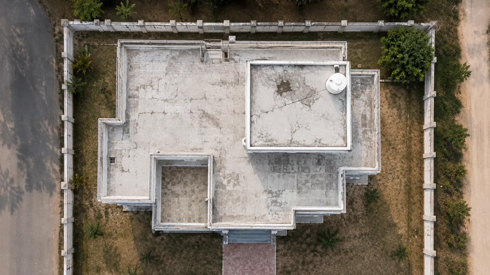 The same space before Skypaint started the complete interior & exterior home solutions work
